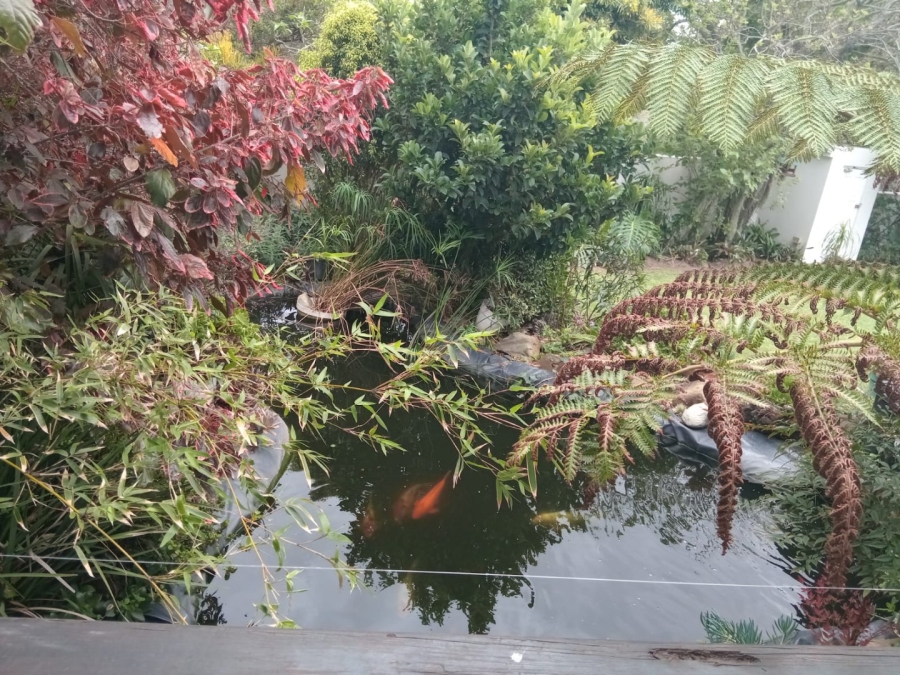 6 Bedroom Property for Sale in Gonubie Eastern Cape